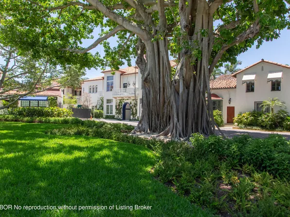 236 Phipps Plz #202, Palm Beach, FL 33480