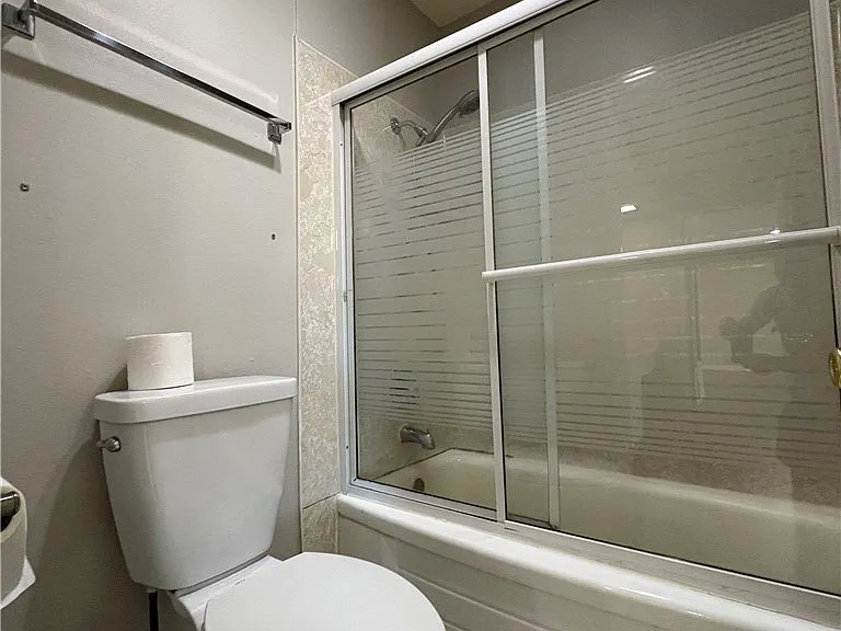 400 N Acacia Ave — Photo 16