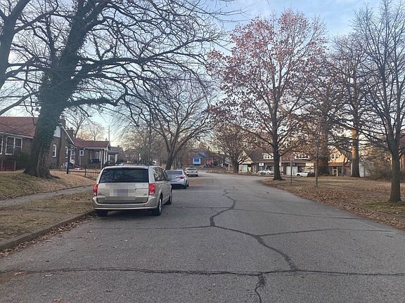5th image of 333 N Hills Dr