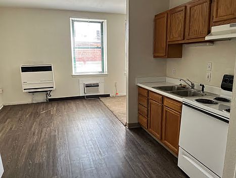 4th image of 123 E Iowa Ave #1