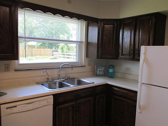 4th image of 8521 Myrtlewood Ave