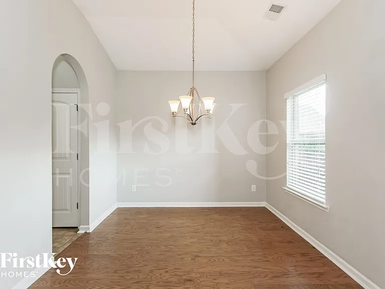 613 Johnnys Cv — Photo 6