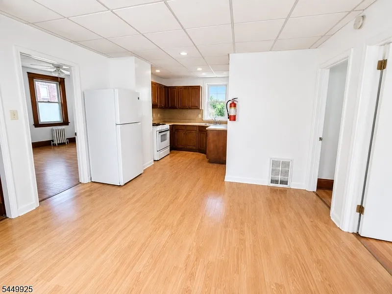 2 bed, 1.0 bath, $2,300 — Photo 2