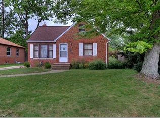 522 Columbia Rd, Bay Village, OH 44140