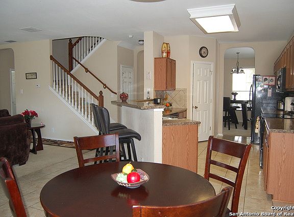 4th image of 208 Kipper Ave