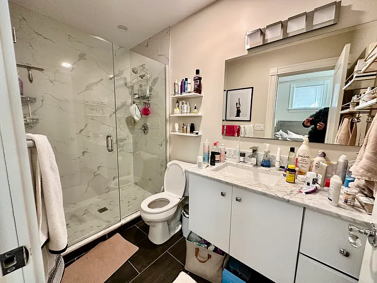 470 Green St #2 — Photo 10