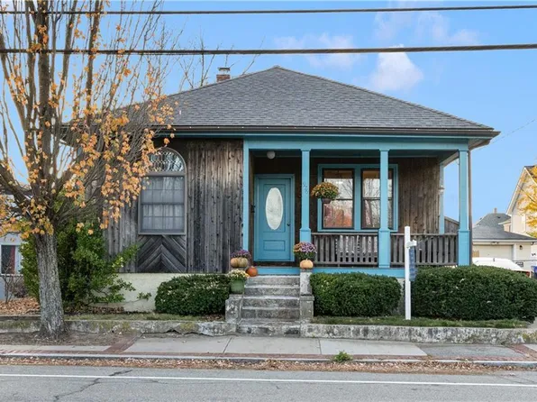 976 Charles St, North Providence, RI 02904