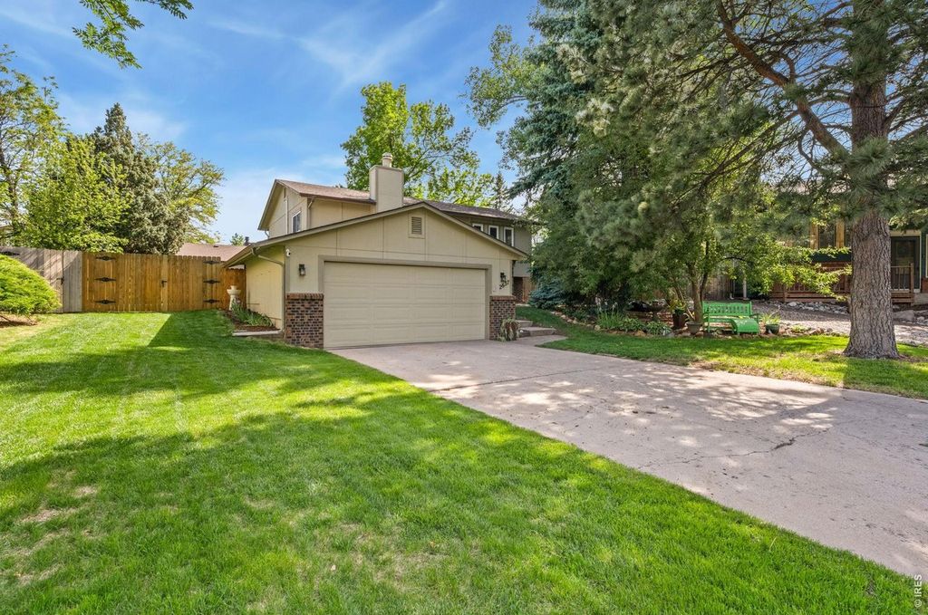 2637 Flintridge Pl