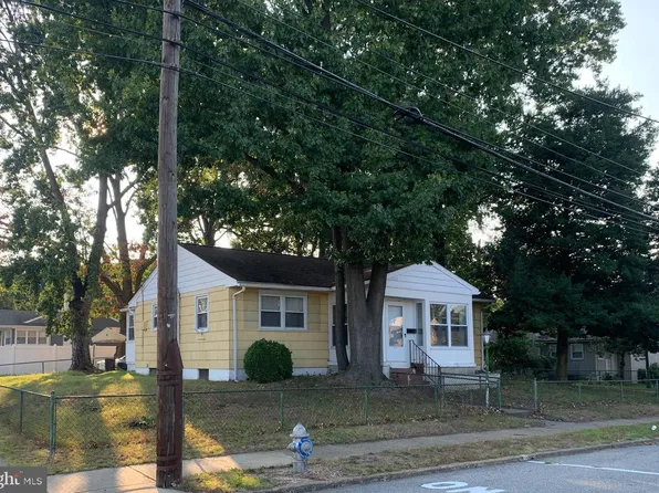 99 Wyandotte St, Essington, PA 19029