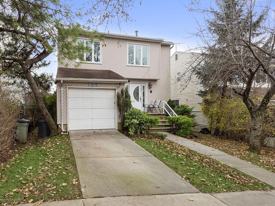 1st image of 102 Oakville St