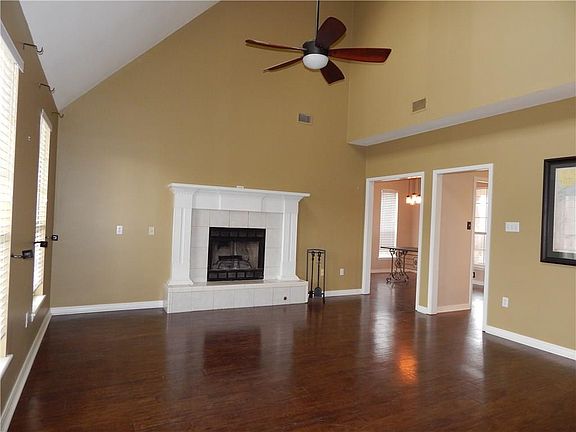 2nd image of 712 Saint Clair Ave