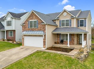 9908 Queens Castle Ct, Louisville, KY 40229