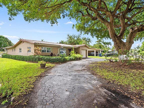5th image of 2540 NW 9th Terrace