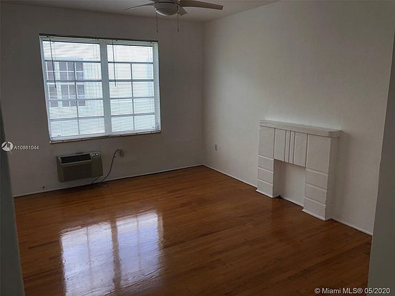 3rd image of 951 Euclid Ave #3