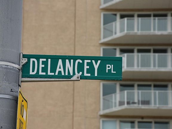4th image of 809 Delancey Pl