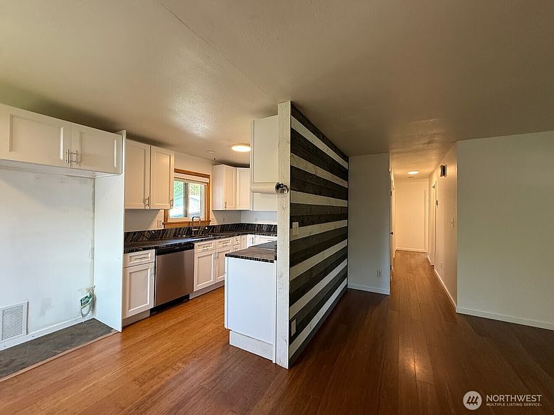4th image of 424 SW 3rd Street