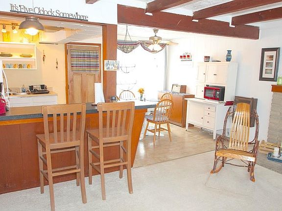 3rd image of 112 Maple Dr
