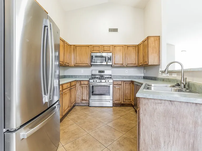 1380 E Sheffield Ave — Photo 8