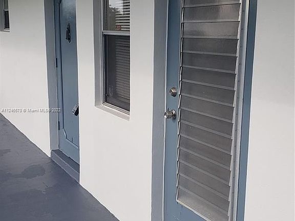 2nd image of 950 Hillcrest Dr APT 207