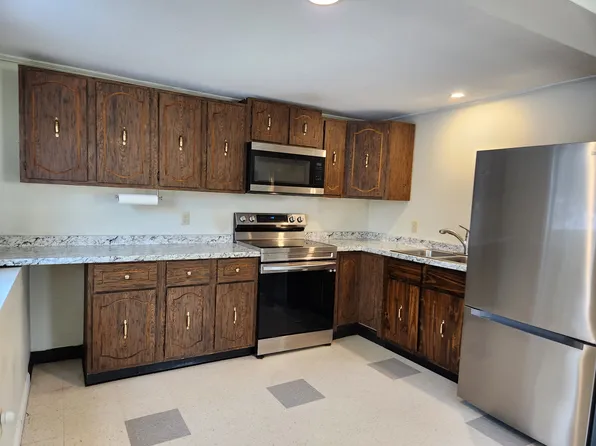 12 Beacon St #A, Derry, NH 03038