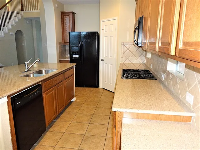 9501 Navarro St — Photo 2