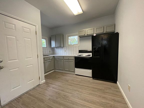 3rd image of 108 Park St APT 1