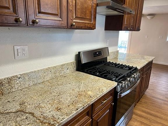 5th image of 1542 Mary Lou St