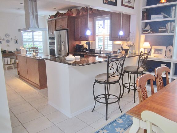 3rd image of 1511 Orchid Dr