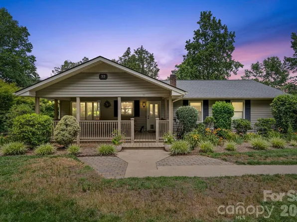 33 Coffey Cir, Asheville, NC 28806