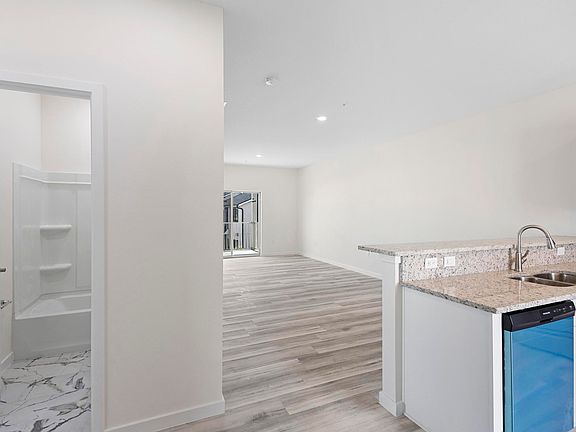 4th image of 262 Royal Palm Dr #201