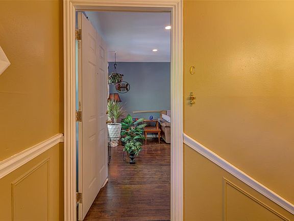 Welcome to your new home! Upstairs Unit C, private area for your enjoyment. Come on and enjoy the tour.