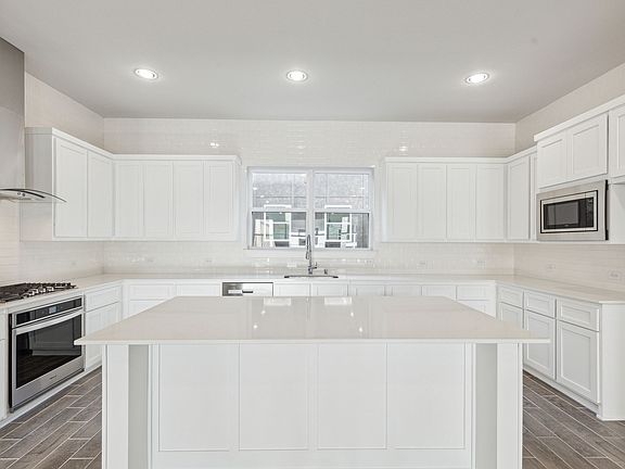 5th image of 2543 Carolwood Ln
