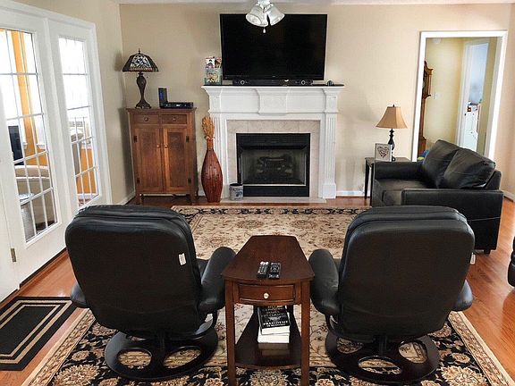 5th image of 1368 Meadow Down Dr