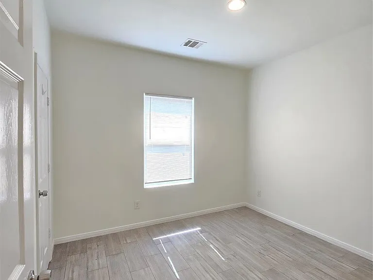 3702 Wylie St #B — Photo 9