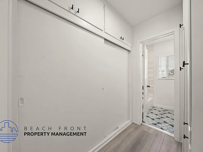 254 S Normandie Ave — Photo 9