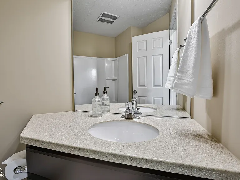 12692 Tamworth Dr — Photo 35