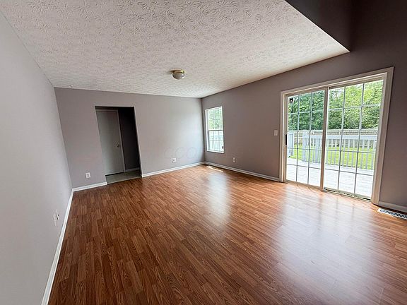 3rd image of 181 Barry Knoll Dr