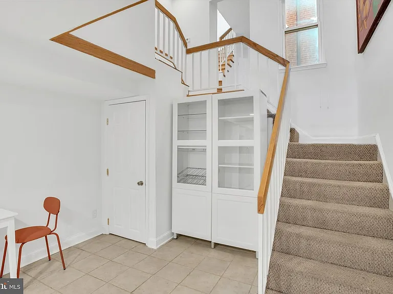 805 S Charles St — Photo 7