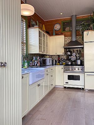 4th image of 80 Douglass St #A
