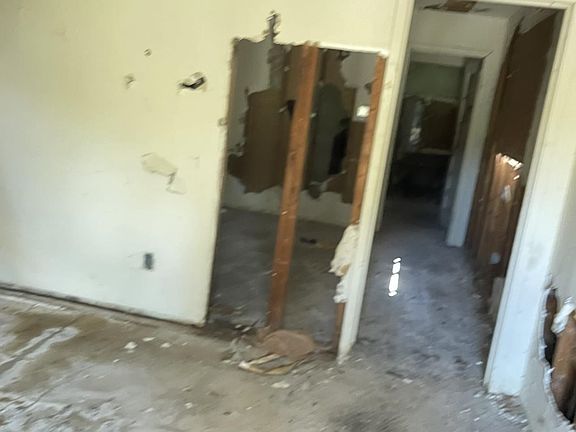 5th image of 36 W McKellar Ave