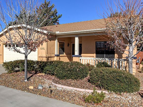 2nd image of 1202 Gardenia Ln