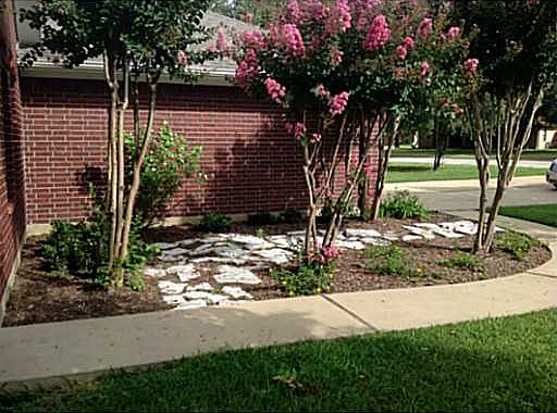 3rd image of 2104 Red River Dr