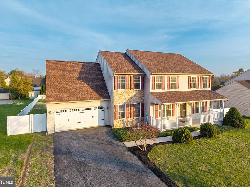 1st image of 402 Harmony Ln