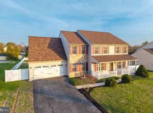 402 Harmony Ln, Douglassville, PA 19518