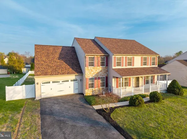 402 Harmony Ln, Douglassville, PA 19518