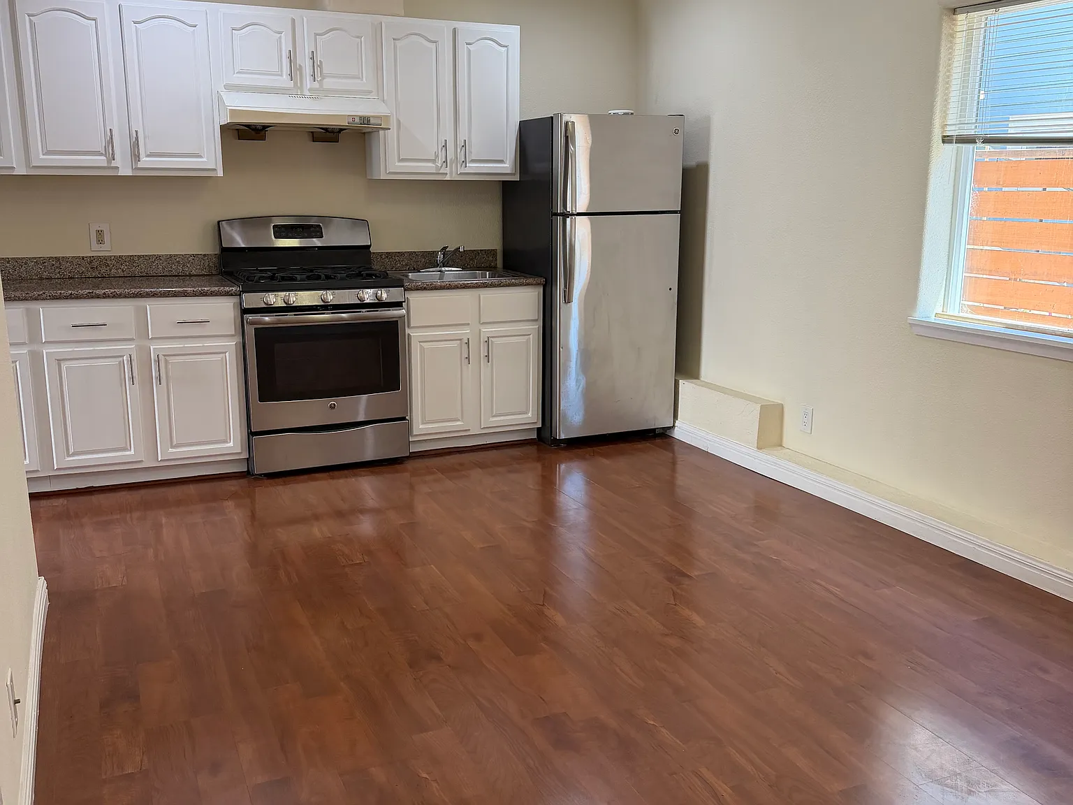 274B Athol Ave — Photo 3