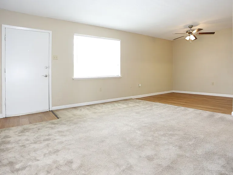 Chateau Lafayette Apartments — Photo 6