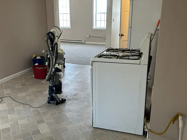 11 Olmstead St #9-2, Cohoes, NY 12047