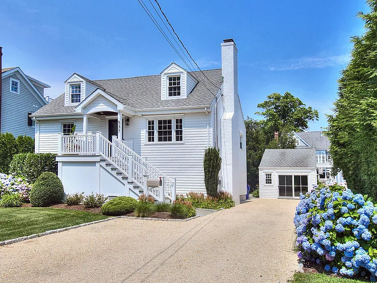537 Penfield Rd — Photo 2