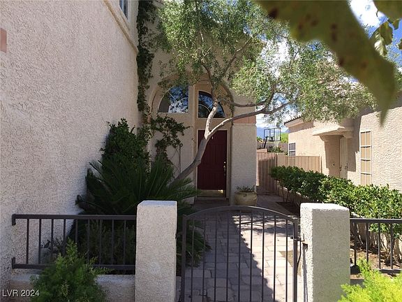 3rd image of 1637 Sierra Hills Way